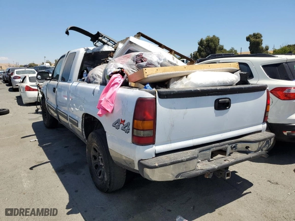 2000 Chevrolet Silverado 1500 LS with VIN 2GCEK19T2Y1156978, listed as a Copart auction lot 63539884 with 209,759 mi miles and Salvage Title. Bid and sale history available at carsss.com. Image 2.