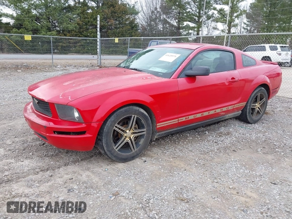 2007 Ford Mustang Deluxe z VIN 1ZVFT80N475246636, wystawiony jako IAAI lot #41620976 z przebiegiem 310 653 mil mil oraz . Historia ofert i sprzedaży dostępna na DreamBid. Obrazek 2.