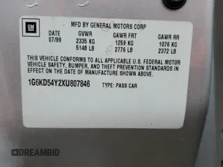 1999 Cadillac DeVille z VIN 1G6KD54Y2XU807846, wystawiony jako Copart lot #53070705 z przebiegiem Nie podano mil oraz Czysty tytuł • Clean title. Historia ofert i sprzedaży dostępna na DreamBid. Obrazek 12.