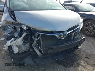 2019 Toyota Sienna XLE Auto Access Seat with VIN 5TDYZ3DC5KS011283, listed as a IAAI auction lot 41569183 with 140,456 mi miles. Bid and sale history available at carsss.com. Image 6.