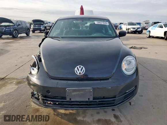 2014 Volkswagen Beetle Entry z VIN 3VWF17AT4EM641582, wystawiony jako Copart lot #50631035 z przebiegiem 121 461 mil mil oraz Szkoda całkowita • Salvage title. Historia ofert i sprzedaży dostępna na DreamBid. Obrazek 5.