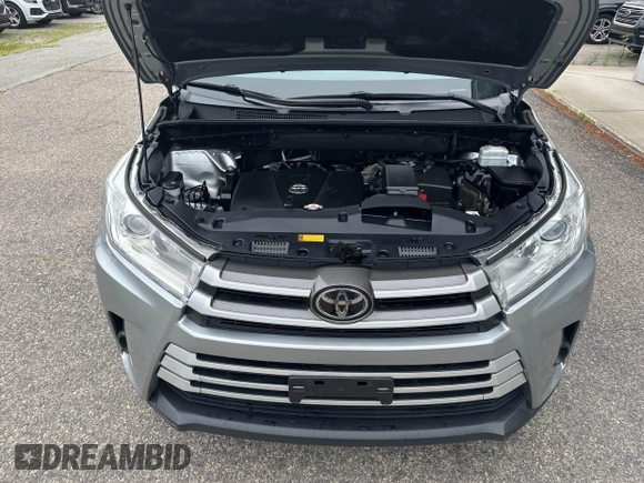 2019 Toyota Highlander LE with VIN 5TDBZRFH9KS945111, listed as a IAAI auction lot 42727416 with 179,416 mi miles and . Bid and sale history available at DreamBid. Image 10.