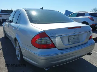 2009 Mercedes-Benz E 350 Luxury z VIN WDBUF87X99B417392, wystawiony jako IAAI lot #41890891 z przebiegiem 172 385 mil mil oraz . Historia ofert i sprzedaży dostępna na DreamBid. Obrazek 3.
