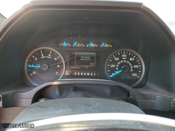 2015 Ford F-150 XLT w/HD Payload Pkg with VIN 1FTFW1EG4FKE41390, listed as a Copart auction lot 52600835 with 264,765 mi miles and Clean Title. Bid and sale history available at carsss.com. Image 9.