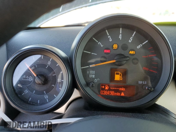 2015 MINI Convertible z VIN WMWZN3C5XFT861708, wystawiony jako Copart lot #82233054 z przebiegiem 38 498 mil mil oraz Czysty tytuł • Clean title. Historia ofert i sprzedaży dostępna na DreamBid. Obrazek 9.