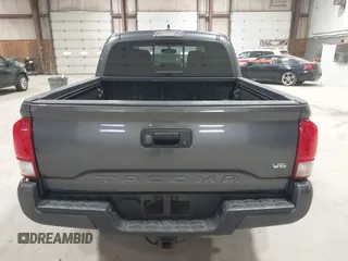 2017 Toyota Tacoma SR5 z VIN 5TFCZ5AN6HX111116, wystawiony jako IAAI lot #42054764 z przebiegiem 103 107 mil mil oraz . Historia ofert i sprzedaży dostępna na DreamBid. Obrazek 16.