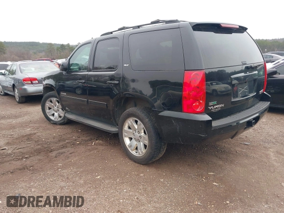 2012 GMC Yukon SLT with VIN 1GKS1CE09CR141878, listed as a IAAI auction lot 41552512 with 204,253 mi miles. Bid and sale history available at carsss.com. Image 3.