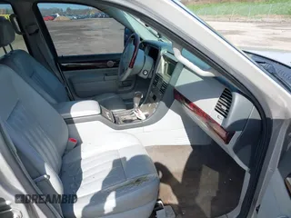 2005 Lincoln Aviator with VIN 5LMEU88H05ZJ33100, listed as a IAAI auction lot 42139584 with 205,556 mi miles and . Bid and sale history available at DreamBid. Image 5.