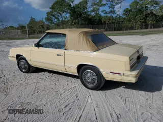 1982 Chrysler LeBaron z VIN 1C3BC45B6CG185348, wystawiony jako Copart lot #47381185 z przebiegiem 69 381 mil mil oraz Tytuł czysty. Historia ofert i sprzedaży dostępna na DreamBid. Obrazek 2.