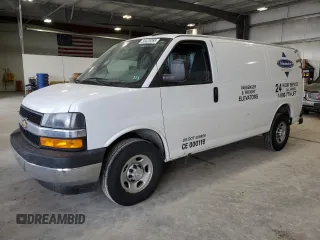 2021 Chevrolet Express Cargo Van with VIN 1GCWGAF75M1239804, listed as a Copart auction lot 50425265 with 33,171 mi miles and Salvage Title. Bid and sale history available at carsss.com. Image 1.
