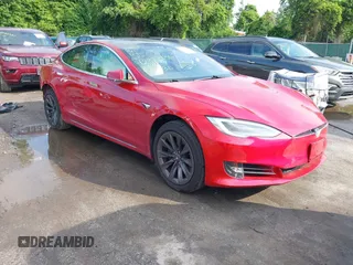 2020 Tesla Model S Long Range z VIN 5YJSA1E25LF396213, wystawiony jako IAAI lot #42383231 z przebiegiem 73 125 mil mil oraz . Historia ofert i sprzedaży dostępna na DreamBid. Obrazek 1.