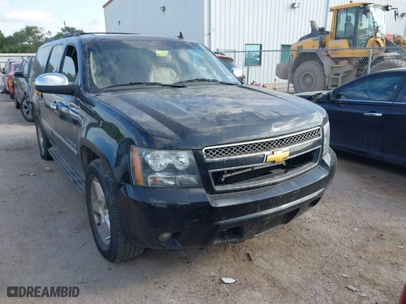 2014 Chevrolet Suburban LTZ with VIN 1GNSCKE08ER220808, listed as a IAAI auction lot 42022477 with 192,488 mi miles. Bid and sale history available at carsss.com. Image 1.