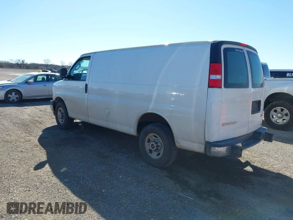 2021 GMC Savana Cargo Van with VIN 1GTW7AF73M1305847, listed as a IAAI auction lot 41728591 with 124,154 mi miles. Bid and sale history available at carsss.com. Image 3.