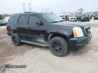 2013 GMC Yukon SLT with VIN 1GKS2CE01DR135135, listed as a IAAI auction lot 41828474 with 180,347 mi miles. Bid and sale history available at carsss.com. Image 1.