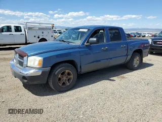 2005 Dodge Dakota SLT z VIN 1D7HW48N55S161325, wystawiony jako Copart lot #55559215 z przebiegiem 104 421 mil mil oraz Czysty tytuł • Clean title. Historia ofert i sprzedaży dostępna na DreamBid. Obrazek 1.