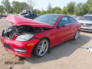 2013 Mercedes-Benz C 250 z VIN WDDGJ4HBXDG075123, wystawiony jako IAAI lot #40342097 z przebiegiem 129 156 mil mil oraz . Historia ofert i sprzedaży dostępna na DreamBid. Obrazek 2.