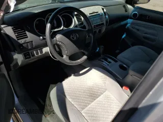 2011 Toyota Tacoma PreRunner z VIN 5TFTU4GN6BX010584, wystawiony jako Copart lot #57284685 z przebiegiem 66 256 mil mil oraz Szkoda całkowita • Salvage title. Historia ofert i sprzedaży dostępna na DreamBid. Obrazek 8.