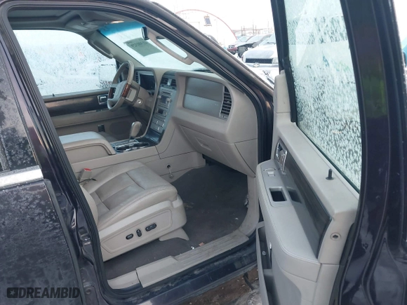 2007 Lincoln Navigator with VIN 5LMFU28507LJ08758, listed as a IAAI auction lot 41300329 with 126,739 mi miles. Bid and sale history available at carsss.com. Image 5.