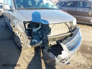2014 Chrysler Town & Country Touring with VIN 2C4RC1BG9ER342865, listed as a IAAI auction lot 41328316 with 163,312 mi miles. Bid and sale history available at carsss.com. Image 6.
