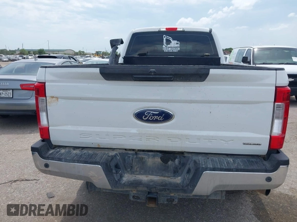 2018 Ford F-250 XL z VIN 1FT7W2B60JEC59800, wystawiony jako IAAI lot #42458664 z przebiegiem 198 245 mil mil oraz . Historia ofert i sprzedaży dostępna na DreamBid. Obrazek 16.