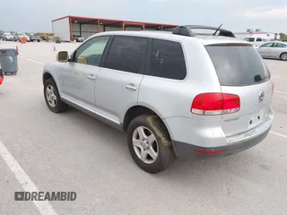 2007 Volkswagen Touareg V6 z VIN WVGZE77L57D001046, wystawiony jako IAAI lot #42283224 z przebiegiem 243 861 mil mil oraz . Historia ofert i sprzedaży dostępna na DreamBid. Obrazek 3.