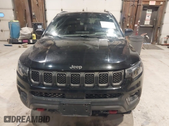 2023 Jeep Compass Trailhawk z VIN 3C4NJDDN5PT552364, wystawiony jako IAAI lot #41405314 z przebiegiem 20 823 mil mil oraz . Historia ofert i sprzedaży dostępna na DreamBid. Obrazek 13.