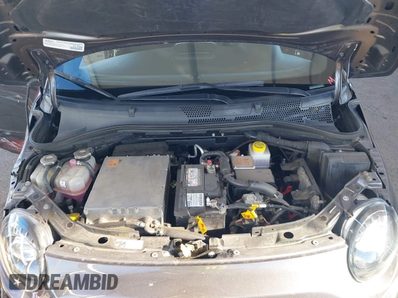 2018 FIAT 500e with VIN 3C3CFFGE7JT377434, listed as a IAAI auction lot 41670411 with 30,593 mi miles. Bid and sale history available at carsss.com. Image 10.