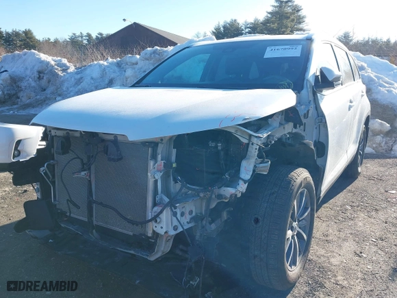 2019 Toyota Highlander SE with VIN 5TDJZRFH3KS613063, listed as a IAAI auction lot 41670992 with 110,543 mi miles. Bid and sale history available at carsss.com. Image 6.