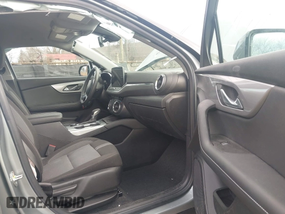 2024 Chevrolet Blazer LT с VIN 3GNKBCR49RS244768, выставлен на аукционе IAAI как лот 41911870 с пробегом 11 616 миль миль и . История ставок и продаж доступна на DreamBid. Изображение 5.