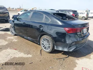 2023 Kia Forte GT-Line z VIN 3KPF54AD6PE670383, wystawiony jako IAAI lot #42020078 z przebiegiem 26 169 mil mil oraz . Historia ofert i sprzedaży dostępna na DreamBid. Obrazek 3.