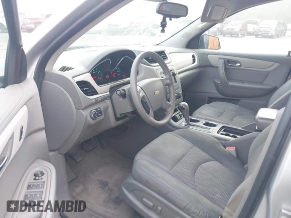 2016 Chevrolet Traverse LS z VIN 1GNKRFKD8GJ343572, wystawiony jako IAAI lot #42426571 z przebiegiem 168 568 mil mil oraz . Historia ofert i sprzedaży dostępna na DreamBid. Obrazek 5.