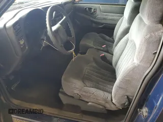 2001 Chevrolet S-10 LS with VIN 1GCCS19561K159493, listed as a Copart auction lot 55622415 with 86,979 mi miles and Salvage Title. Bid and sale history available at DreamBid. Image 7.
