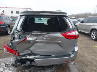 2017 Toyota Sienna LE Auto Access Seat with VIN 5TDKZ3DC4HS898051, listed as a IAAI auction lot 41530873 with 117,576 mi miles. Bid and sale history available at carsss.com. Image 16.