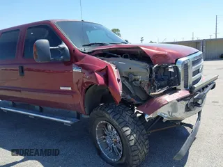 2006 Ford F-250 XL z VIN 1FTSW21PX6EB11939, wystawiony jako IAAI lot #42272711 z przebiegiem 190 835 mil mil oraz . Historia ofert i sprzedaży dostępna na DreamBid. Obrazek 6.