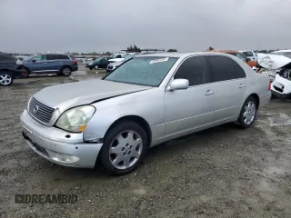 2001 Lexus LS 430 with VIN JTHBN30F710026112, listed as a Copart auction lot 50992285 with 157,648 mi miles and Salvage Title. Bid and sale history available at carsss.com. Image 1.
