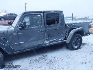 2020 Jeep Gladiator Rubicon with VIN 1C6JJTBG3LL146075, listed as a IAAI auction lot 41048823 with 130,318 mi miles. Bid and sale history available at carsss.com. Image 6.