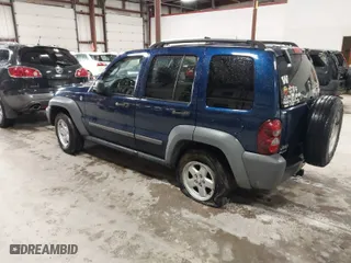 2005 Jeep Liberty Sport with VIN 1J4GL48K75W642538, listed as a IAAI auction lot 41716781 with 207,798 mi miles. Bid and sale history available at carsss.com. Image 3.