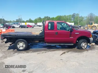 2005 Ford F-250 XL z VIN 1FTSX21P45EA18667, wystawiony jako IAAI lot #42117348 z przebiegiem 324 883 mil mil oraz . Historia ofert i sprzedaży dostępna na DreamBid. Obrazek 13.