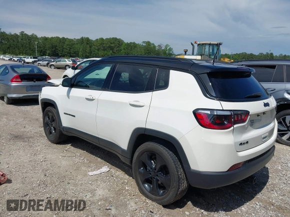 2021 Jeep Compass Latitude z VIN 3C4NJDBB8MT555358, wystawiony jako IAAI lot #42262036 z przebiegiem 67 917 mil mil oraz . Historia ofert i sprzedaży dostępna na DreamBid. Obrazek 3.