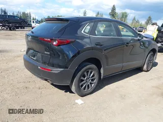 2023 Mazda CX-30 S z VIN 3MVDMBAM0PM519901, wystawiony jako IAAI lot #42255344 z przebiegiem 20 839 mil mil oraz . Historia ofert i sprzedaży dostępna na DreamBid. Obrazek 4.