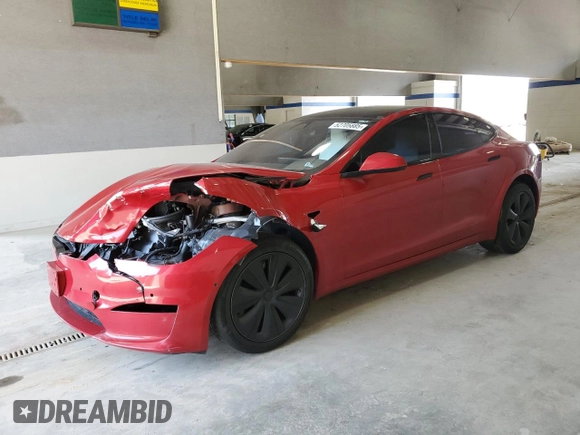 2022 Tesla Model S z VIN 5YJSA1E53NF486764, wystawiony jako Copart lot #52705885 z przebiegiem 73 637 mil mil oraz Szkoda całkowita • Salvage title. Historia ofert i sprzedaży dostępna na DreamBid. Obrazek 1.