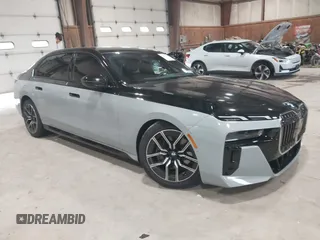 2024 BMW 7 Series 740i z VIN WBA23EH03RCP56318, wystawiony jako IAAI lot #42491064 z przebiegiem 30 364 mil mil oraz . Historia ofert i sprzedaży dostępna na DreamBid. Obrazek 1.