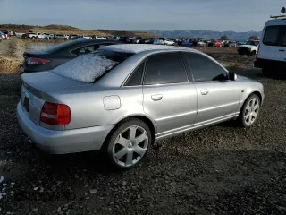 2001 Audi S4 z VIN WAURD68D41A137778, wystawiony jako Copart lot #80137504 z przebiegiem 189 722 mil mil oraz Szkody całkowita. Historia ofert i sprzedaży dostępna na DreamBid. Obrazek 3.