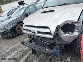 2005 Toyota 4Runner SR5 with VIN JTEZU14R050058848, listed as a IAAI auction lot 41764430 with 189,902 mi miles. Bid and sale history available at carsss.com. Image 17.