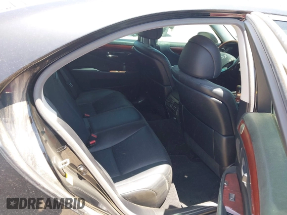 2007 Lexus LS 460 с VIN JTHBL46F375025263, выставлен на аукционе IAAI как лот 42372108 с пробегом 172 558 миль миль и . История ставок и продаж доступна на DreamBid. Изображение 8.