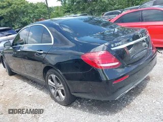 2018 Mercedes-Benz E-Class E 300 with VIN WDDZF4KB5JA345523, listed as a IAAI auction lot 39889766 with 782,391 mi miles. Bid and sale history available at carsss.com. Image 3.