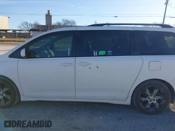 2011 Toyota Sienna SE with VIN 5TDXK3DC7BS029302, listed as a IAAI auction lot 41632724 with 211,503 mi miles. Bid and sale history available at carsss.com. Image 14.