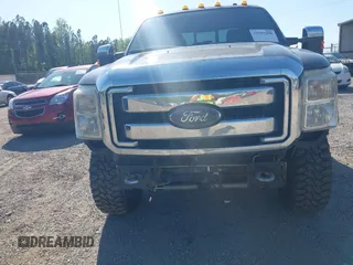 2014 Ford F-250 XL z VIN 1FT7W2BT2EEA24942, wystawiony jako IAAI lot #41955298 z przebiegiem 311 489 mil mil oraz . Historia ofert i sprzedaży dostępna na DreamBid. Obrazek 6.
