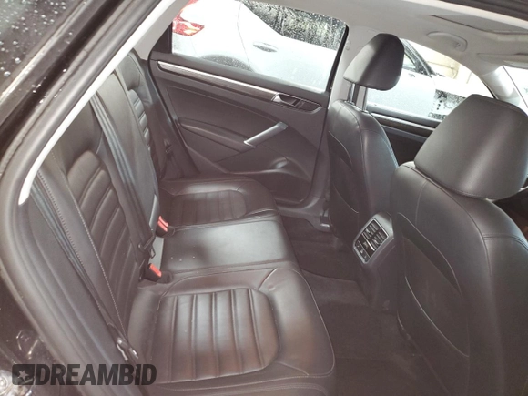 2017 Volkswagen Passat SEL Premium z VIN 1VWCT7A34HC078780, wystawiony jako Copart lot #49827235 z przebiegiem 94 618 mil mil oraz Szkoda całkowita • Salvage title. Historia ofert i sprzedaży dostępna na DreamBid. Obrazek 10.