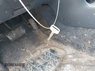 1992 Toyota Camry LE z VIN 4T1SK12E0NU021654, wystawiony jako IAAI lot #42305378 z przebiegiem 305 421 mil mil oraz . Historia ofert i sprzedaży dostępna na DreamBid. Obrazek 11.